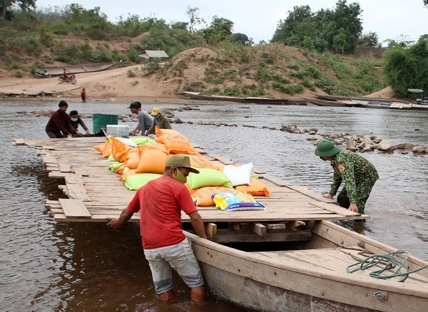 Đượm tình Việt - Lào giữa đại dịch Covid-19 (17/4/2020)